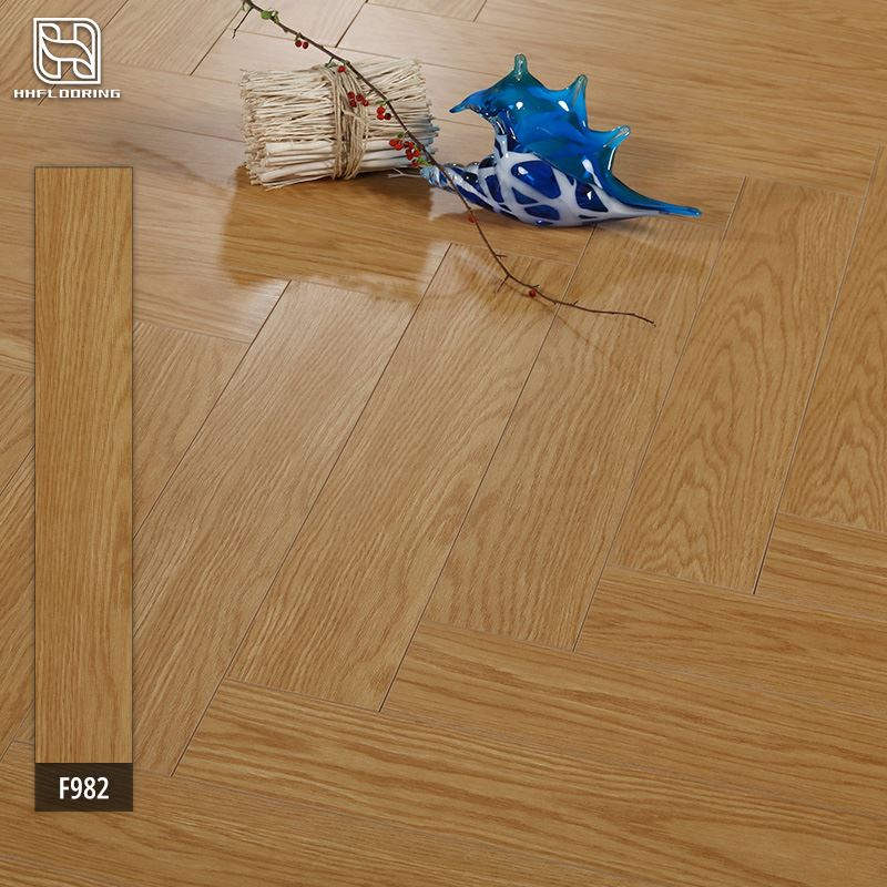 Lantai Laminasi dengan Pola Herringbone